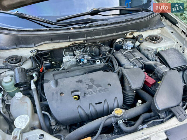 Бежевый Мицубиси Аутлендер ХЛ, объемом двигателя 2 л и пробегом 226 тыс. км за 8999 $, фото 43 на Automoto.ua