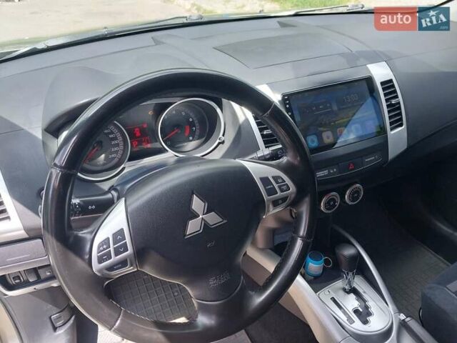 Бежевый Мицубиси Аутлендер ХЛ, объемом двигателя 2.4 л и пробегом 275 тыс. км за 8600 $, фото 15 на Automoto.ua