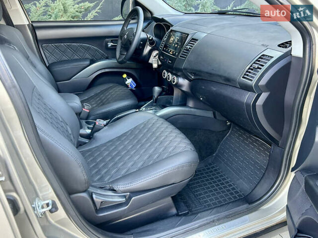 Бежевый Мицубиси Аутлендер ХЛ, объемом двигателя 2 л и пробегом 226 тыс. км за 8999 $, фото 26 на Automoto.ua