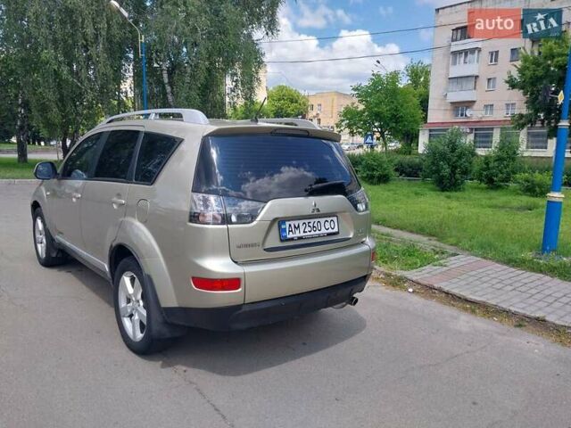 Бежевый Мицубиси Аутлендер ХЛ, объемом двигателя 2.4 л и пробегом 275 тыс. км за 8600 $, фото 7 на Automoto.ua