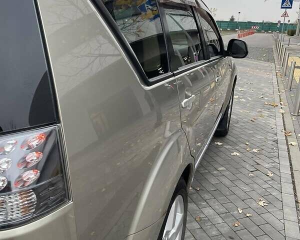 Бежевый Мицубиси Аутлендер ХЛ, объемом двигателя 3 л и пробегом 235 тыс. км за 8000 $, фото 7 на Automoto.ua