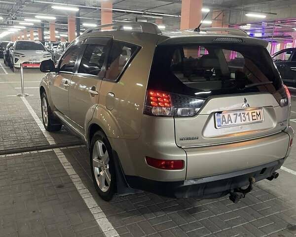 Бежевый Мицубиси Аутлендер ХЛ, объемом двигателя 3 л и пробегом 235 тыс. км за 8000 $, фото 20 на Automoto.ua