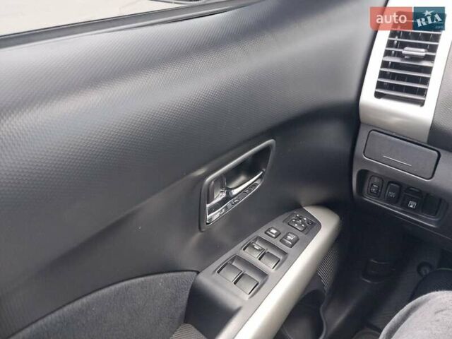 Бежевый Мицубиси Аутлендер ХЛ, объемом двигателя 2.4 л и пробегом 275 тыс. км за 8600 $, фото 25 на Automoto.ua