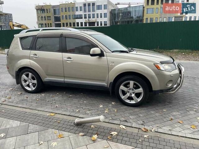 Бежевый Мицубиси Аутлендер ХЛ, объемом двигателя 3 л и пробегом 235 тыс. км за 8000 $, фото 6 на Automoto.ua