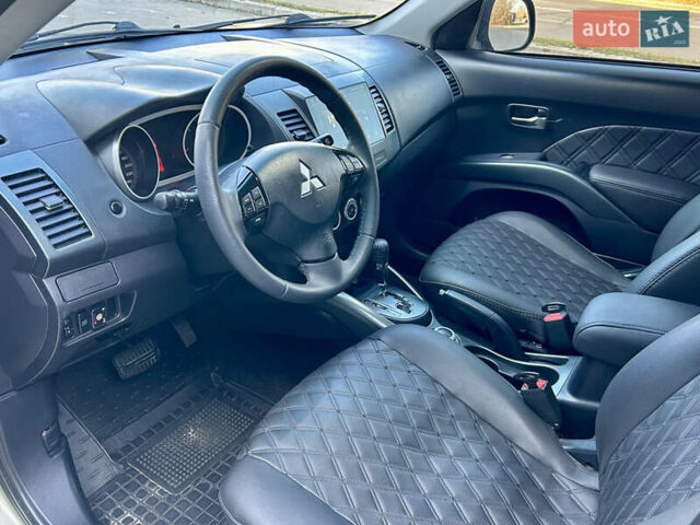 Бежевый Мицубиси Аутлендер ХЛ, объемом двигателя 2 л и пробегом 226 тыс. км за 8999 $, фото 16 на Automoto.ua