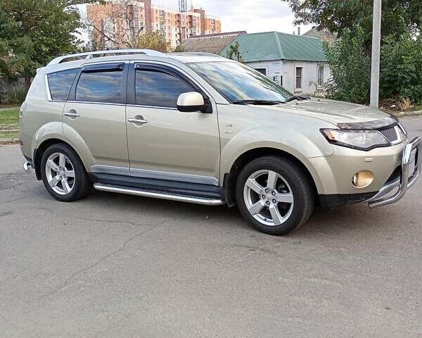 Бежевый Мицубиси Аутлендер ХЛ, объемом двигателя 3 л и пробегом 127 тыс. км за 12000 $, фото 5 на Automoto.ua