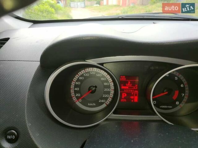 Бежевый Мицубиси Аутлендер ХЛ, объемом двигателя 3 л и пробегом 127 тыс. км за 12000 $, фото 3 на Automoto.ua