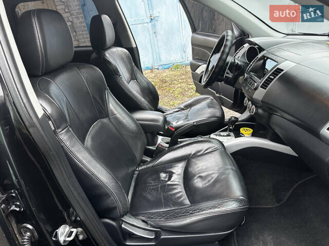 Чорний Міцубісі Аутлендер ХЛ, об'ємом двигуна 2.4 л та пробігом 283 тис. км за 8900 $, фото 14 на Automoto.ua