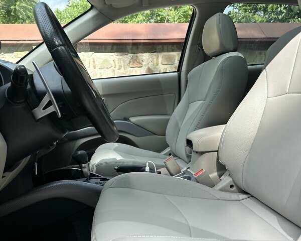 Чорний Міцубісі Аутлендер ХЛ, об'ємом двигуна 3 л та пробігом 264 тис. км за 9500 $, фото 12 на Automoto.ua