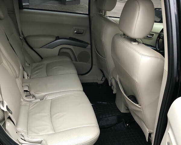 Черный Мицубиси Аутлендер ХЛ, объемом двигателя 3 л и пробегом 207 тыс. км за 9300 $, фото 5 на Automoto.ua