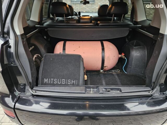 Чорний Міцубісі Аутлендер ХЛ, об'ємом двигуна 3 л та пробігом 238 тис. км за 10800 $, фото 16 на Automoto.ua