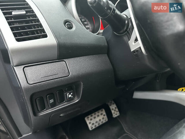 Черный Мицубиси Аутлендер ХЛ, объемом двигателя 2.4 л и пробегом 283 тыс. км за 8900 $, фото 16 на Automoto.ua