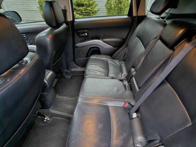 Чорний Міцубісі Аутлендер ХЛ, об'ємом двигуна 3 л та пробігом 238 тис. км за 10800 $, фото 18 на Automoto.ua