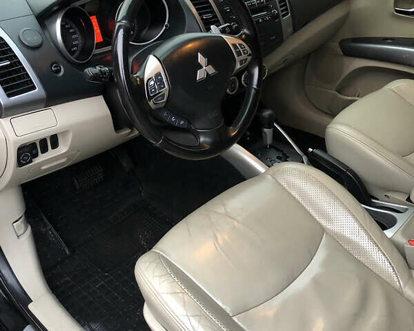 Черный Мицубиси Аутлендер ХЛ, объемом двигателя 3 л и пробегом 207 тыс. км за 9300 $, фото 7 на Automoto.ua