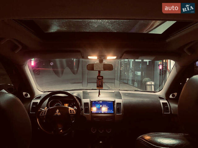 Черный Мицубиси Аутлендер ХЛ, объемом двигателя 3 л и пробегом 253 тыс. км за 9800 $, фото 6 на Automoto.ua