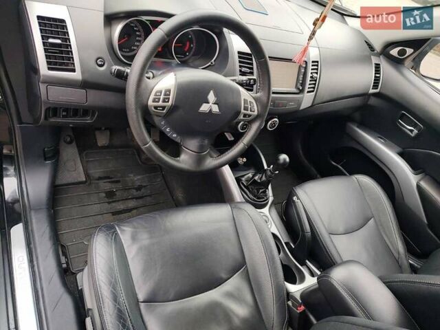Черный Мицубиси Аутлендер ХЛ, объемом двигателя 2 л и пробегом 218 тыс. км за 10500 $, фото 6 на Automoto.ua