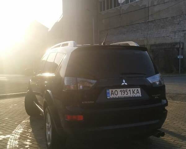 Черный Мицубиси Аутлендер ХЛ, объемом двигателя 3 л и пробегом 130 тыс. км за 6000 $, фото 1 на Automoto.ua