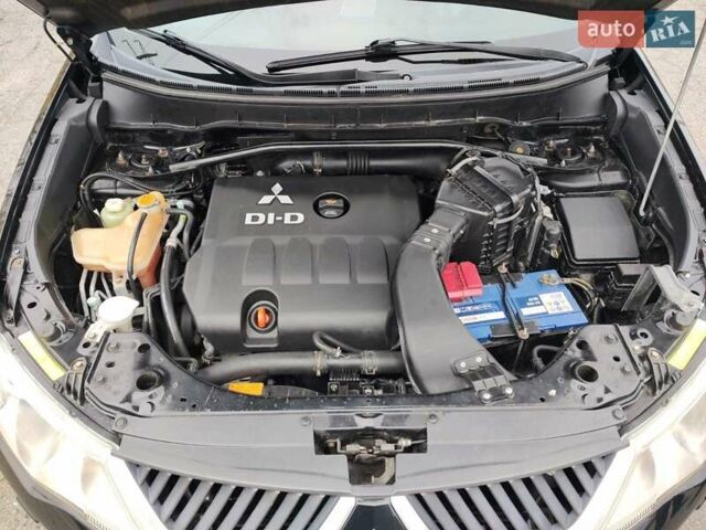 Черный Мицубиси Аутлендер ХЛ, объемом двигателя 2 л и пробегом 218 тыс. км за 10500 $, фото 3 на Automoto.ua