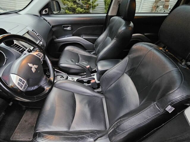 Чорний Міцубісі Аутлендер ХЛ, об'ємом двигуна 3 л та пробігом 238 тис. км за 10800 $, фото 17 на Automoto.ua