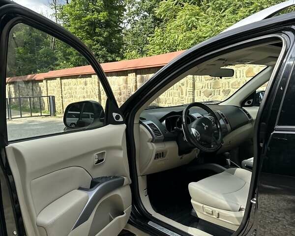 Чорний Міцубісі Аутлендер ХЛ, об'ємом двигуна 3 л та пробігом 264 тис. км за 9500 $, фото 14 на Automoto.ua