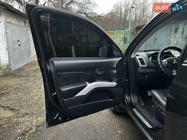 Черный Мицубиси Аутлендер ХЛ, объемом двигателя 2.4 л и пробегом 283 тыс. км за 8900 $, фото 10 на Automoto.ua