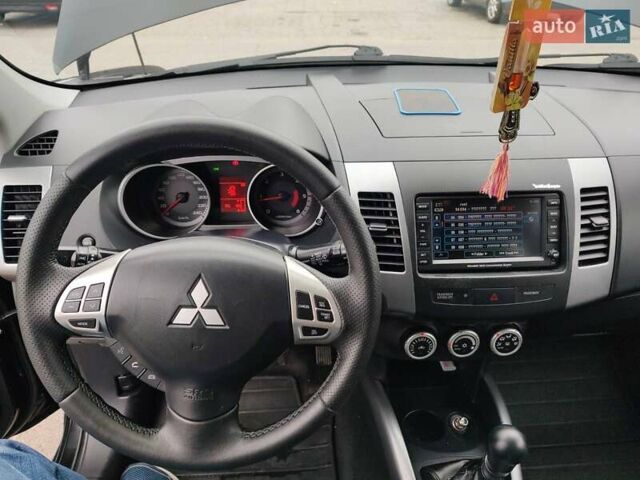 Черный Мицубиси Аутлендер ХЛ, объемом двигателя 2 л и пробегом 218 тыс. км за 10500 $, фото 7 на Automoto.ua