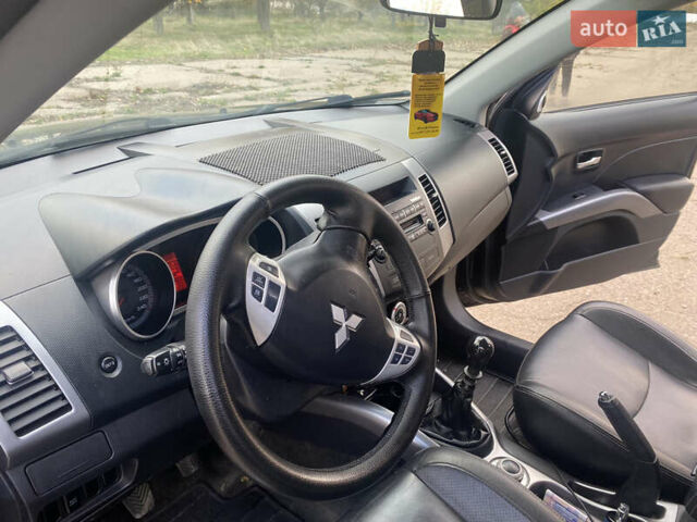 Черный Мицубиси Аутлендер ХЛ, объемом двигателя 1.97 л и пробегом 207 тыс. км за 8200 $, фото 12 на Automoto.ua