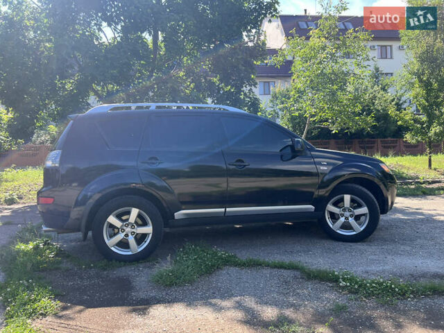 Черный Мицубиси Аутлендер ХЛ, объемом двигателя 3 л и пробегом 280 тыс. км за 9200 $, фото 1 на Automoto.ua