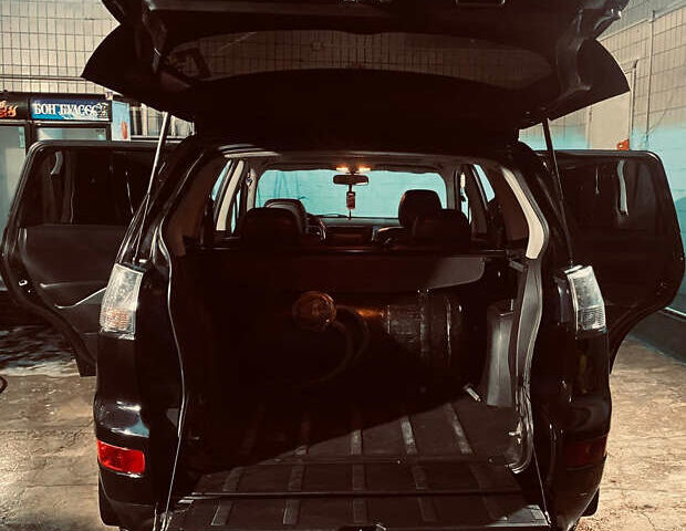 Черный Мицубиси Аутлендер ХЛ, объемом двигателя 3 л и пробегом 253 тыс. км за 9800 $, фото 1 на Automoto.ua