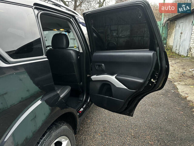 Чорний Міцубісі Аутлендер ХЛ, об'ємом двигуна 2.4 л та пробігом 283 тис. км за 8900 $, фото 12 на Automoto.ua