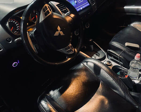 Черный Мицубиси Аутлендер ХЛ, объемом двигателя 3 л и пробегом 253 тыс. км за 9800 $, фото 8 на Automoto.ua