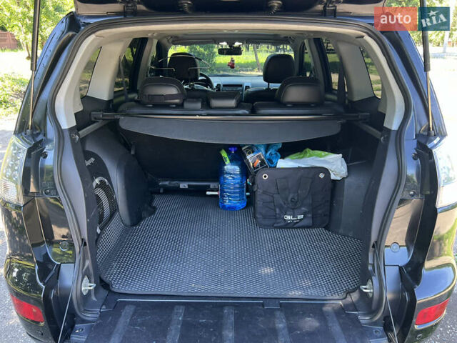 Черный Мицубиси Аутлендер ХЛ, объемом двигателя 3 л и пробегом 280 тыс. км за 9200 $, фото 6 на Automoto.ua