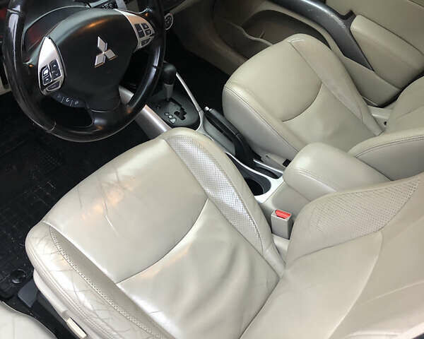 Черный Мицубиси Аутлендер ХЛ, объемом двигателя 3 л и пробегом 207 тыс. км за 9300 $, фото 3 на Automoto.ua