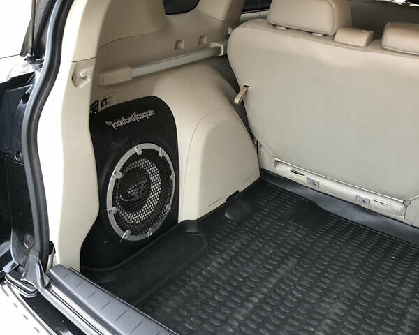 Черный Мицубиси Аутлендер ХЛ, объемом двигателя 3 л и пробегом 207 тыс. км за 9300 $, фото 9 на Automoto.ua