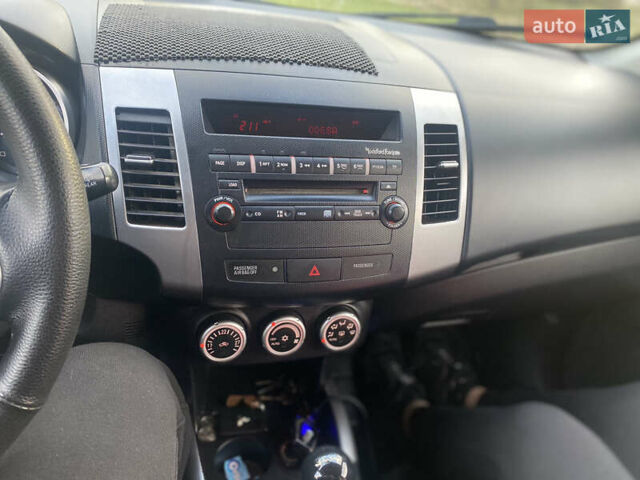 Черный Мицубиси Аутлендер ХЛ, объемом двигателя 1.97 л и пробегом 207 тыс. км за 8200 $, фото 23 на Automoto.ua