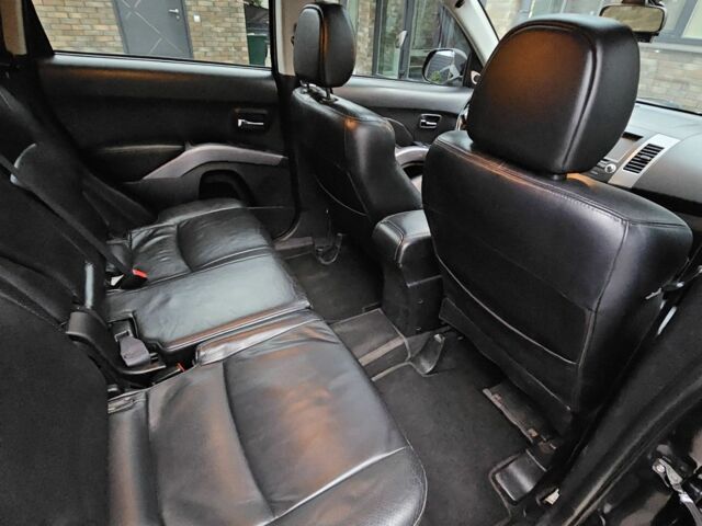 Чорний Міцубісі Аутлендер ХЛ, об'ємом двигуна 3 л та пробігом 238 тис. км за 10800 $, фото 19 на Automoto.ua