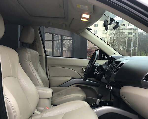 Черный Мицубиси Аутлендер ХЛ, объемом двигателя 3 л и пробегом 207 тыс. км за 9300 $, фото 1 на Automoto.ua