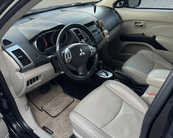 Чорний Міцубісі Аутлендер ХЛ, об'ємом двигуна 3 л та пробігом 243 тис. км за 12500 $, фото 27 на Automoto.ua
