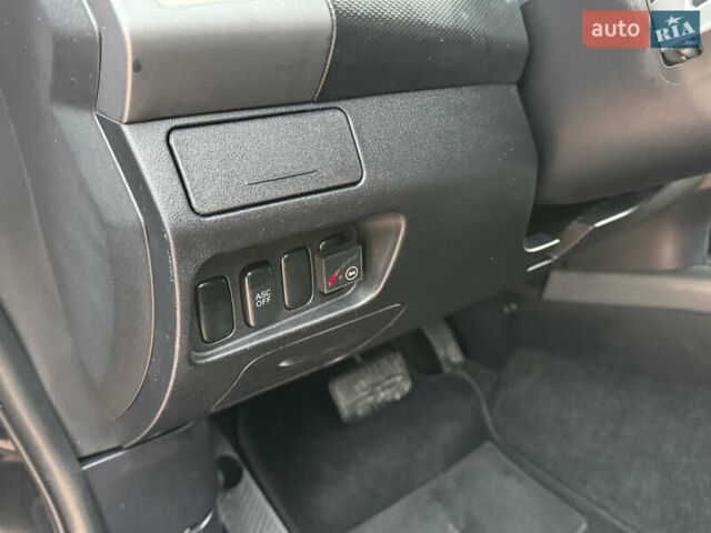 Черный Мицубиси Аутлендер ХЛ, объемом двигателя 3 л и пробегом 154 тыс. км за 8900 $, фото 13 на Automoto.ua