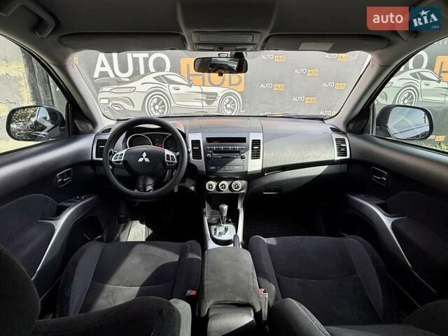Чорний Міцубісі Аутлендер ХЛ, об'ємом двигуна 2.4 л та пробігом 104 тис. км за 10800 $, фото 10 на Automoto.ua