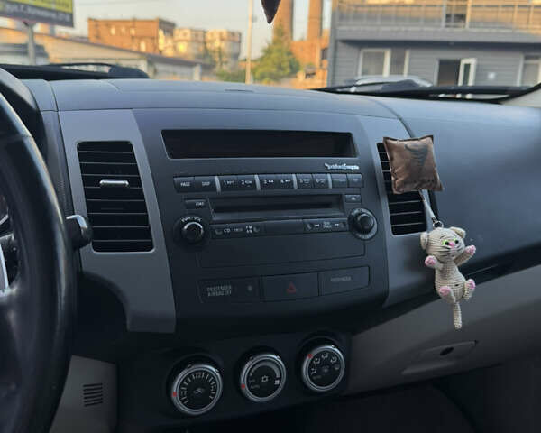 Чорний Міцубісі Аутлендер ХЛ, об'ємом двигуна 3 л та пробігом 243 тис. км за 12500 $, фото 23 на Automoto.ua