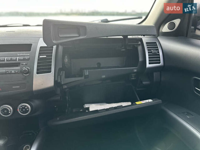 Черный Мицубиси Аутлендер ХЛ, объемом двигателя 2.4 л и пробегом 212 тыс. км за 9350 $, фото 18 на Automoto.ua