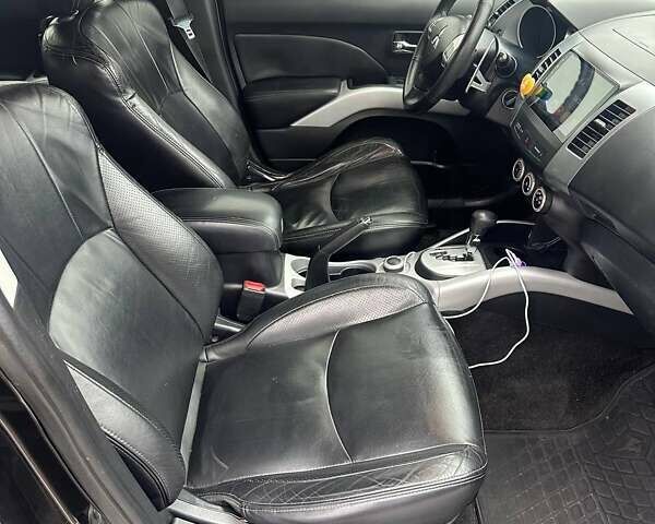 Черный Мицубиси Аутлендер ХЛ, объемом двигателя 2.36 л и пробегом 250 тыс. км за 10000 $, фото 25 на Automoto.ua