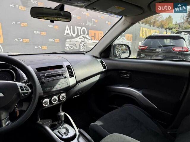 Чорний Міцубісі Аутлендер ХЛ, об'ємом двигуна 2.4 л та пробігом 104 тис. км за 10800 $, фото 11 на Automoto.ua