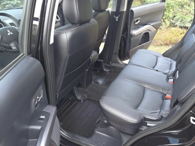 Черный Мицубиси Аутлендер ХЛ, объемом двигателя 2.4 л и пробегом 31 тыс. км за 15000 $, фото 7 на Automoto.ua