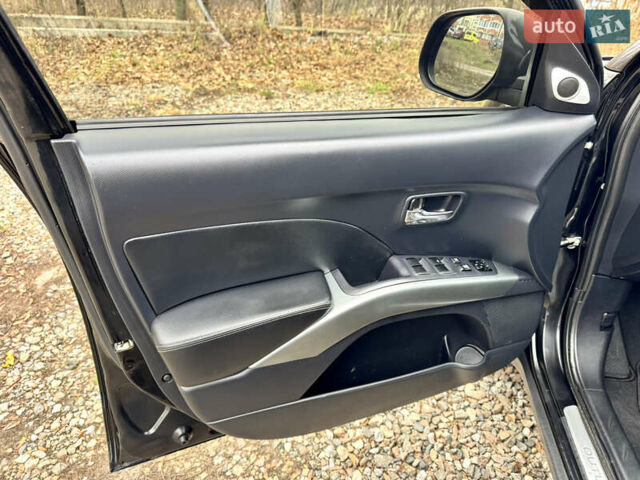 Чорний Міцубісі Аутлендер ХЛ, об'ємом двигуна 2.4 л та пробігом 229 тис. км за 9790 $, фото 12 на Automoto.ua