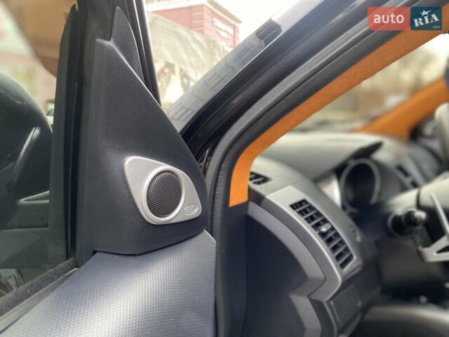 Черный Мицубиси Аутлендер ХЛ, объемом двигателя 3 л и пробегом 154 тыс. км за 8900 $, фото 33 на Automoto.ua