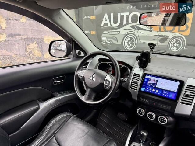 Черный Мицубиси Аутлендер ХЛ, объемом двигателя 3 л и пробегом 214 тыс. км за 9500 $, фото 12 на Automoto.ua