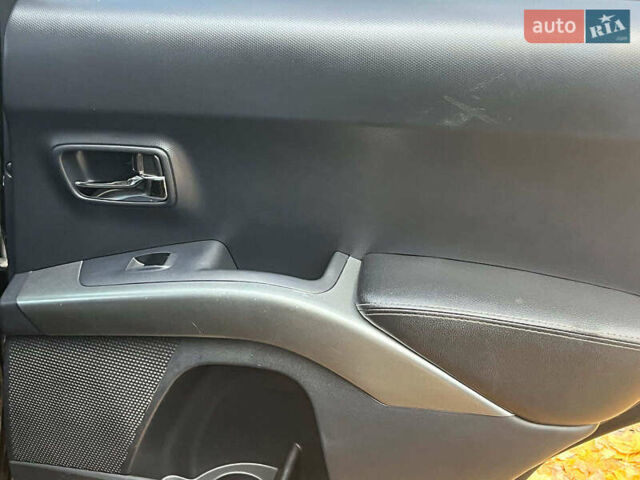 Черный Мицубиси Аутлендер ХЛ, объемом двигателя 3 л и пробегом 285 тыс. км за 9590 $, фото 24 на Automoto.ua