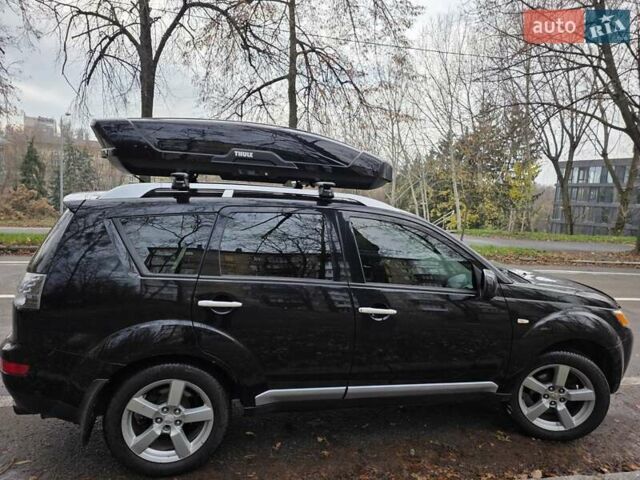 Черный Мицубиси Аутлендер ХЛ, объемом двигателя 2 л и пробегом 186 тыс. км за 10000 $, фото 4 на Automoto.ua